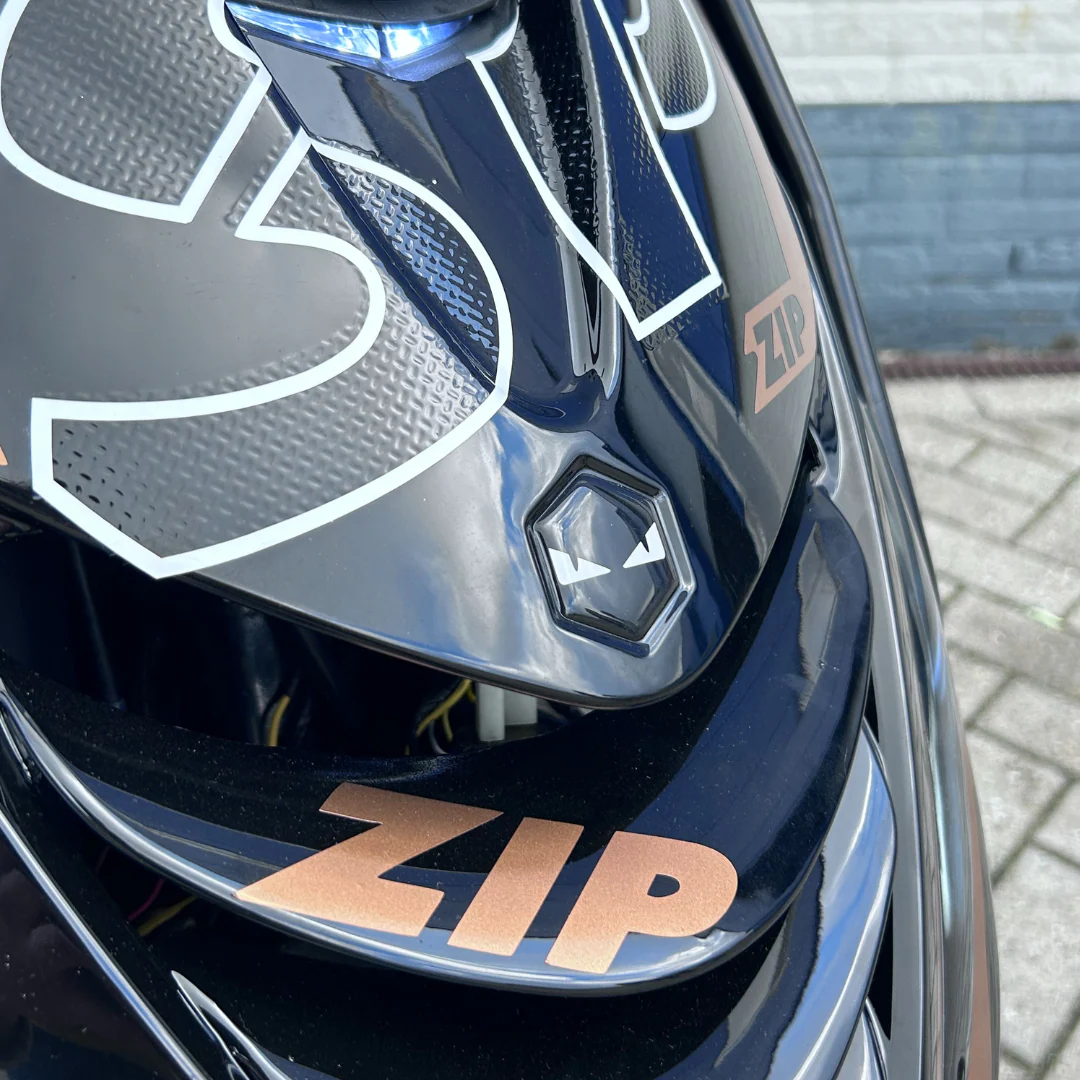 3D Voorkaplogo/Sticker Boze Ogen Zip - Image 12