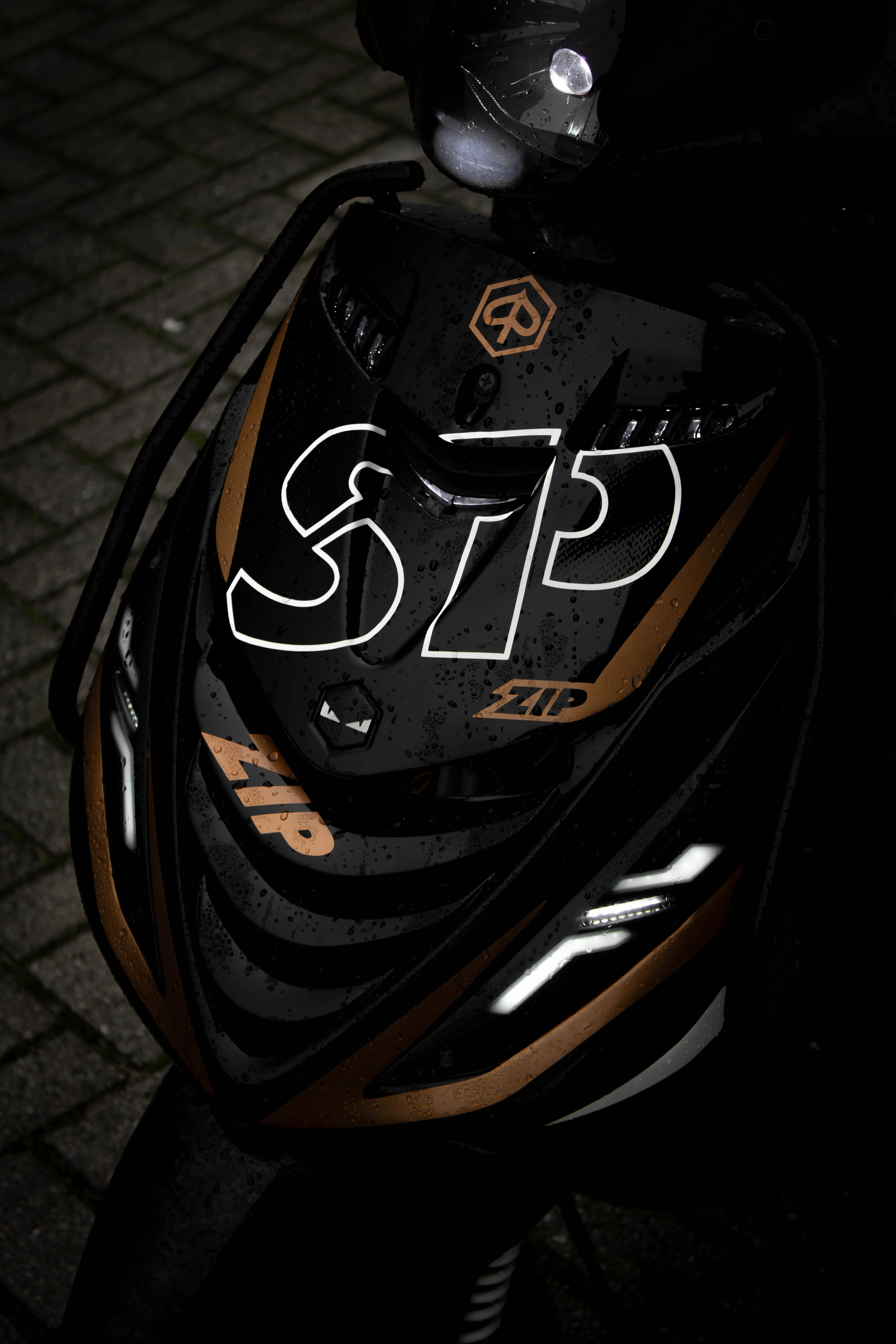 Fenom LED Set Voor / Achter Piaggio Zip Matrix - Image 7