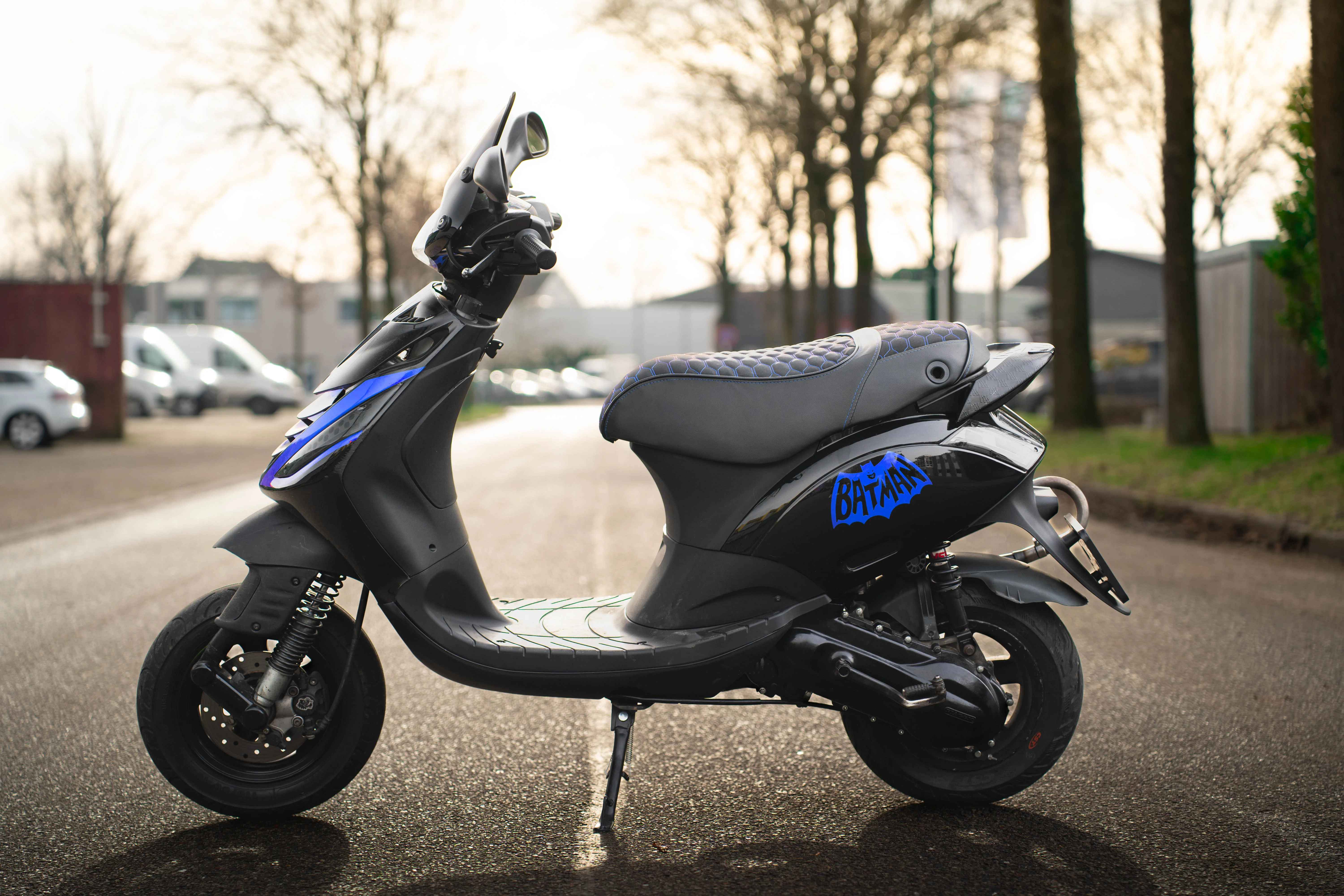 Fenom Zadelhoes Alcantara Look Blauw Piaggio Zip - Image 4