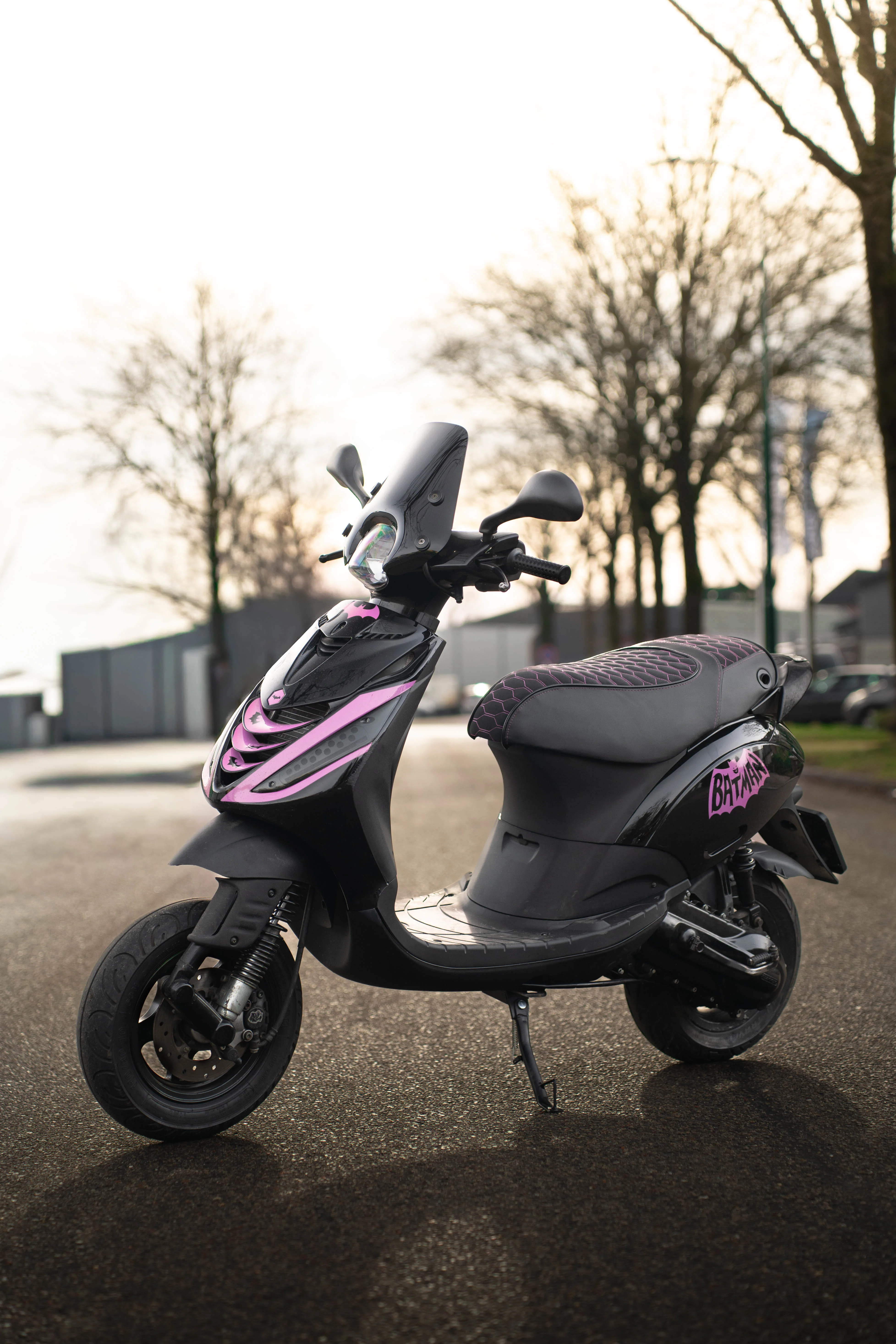 Fenom Zadelhoes Alcantara Look Roze Piaggio Zip - Image 5