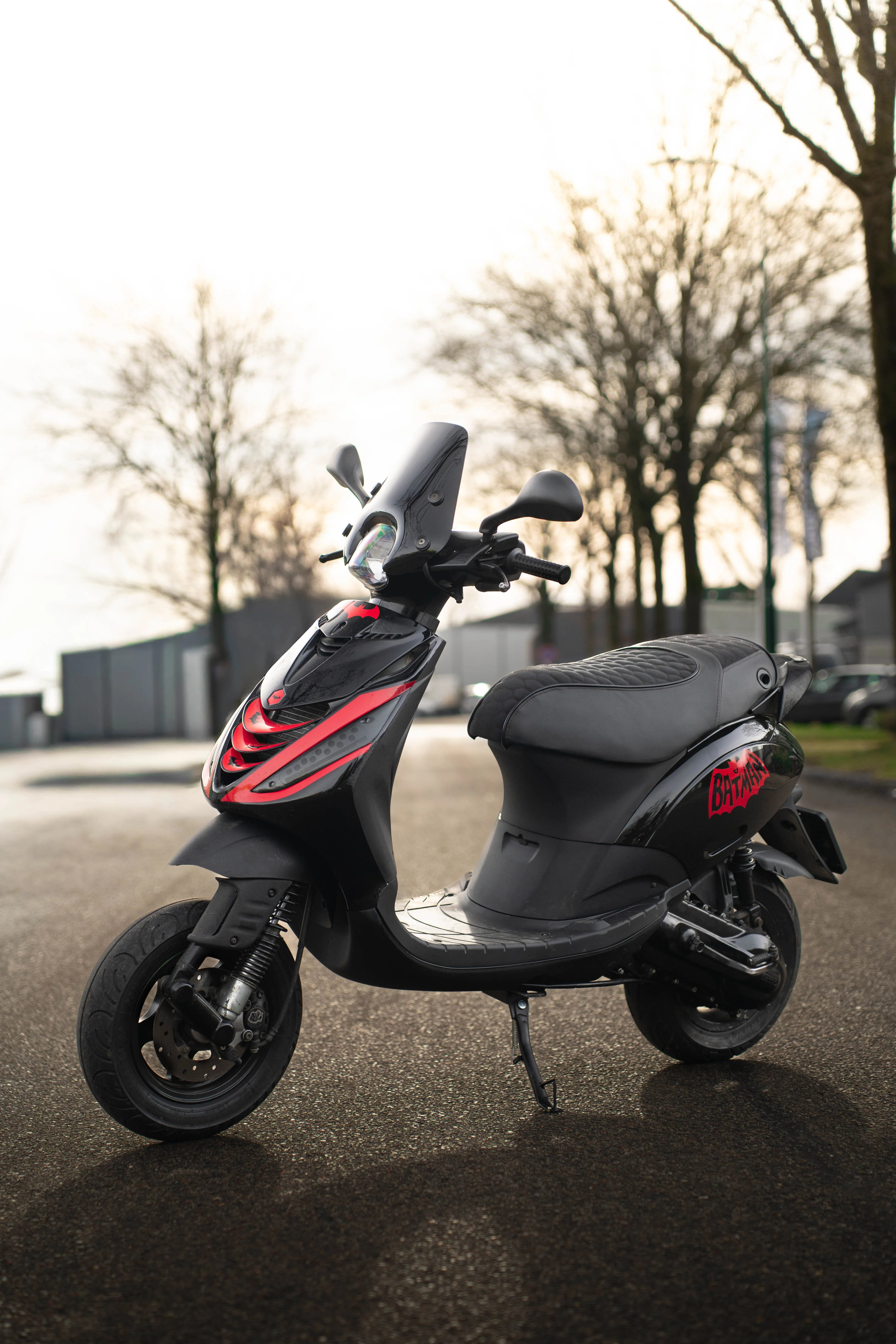 Fenom Zadelhoes Alcantara Look Zwart Piaggio Zip - Image 3