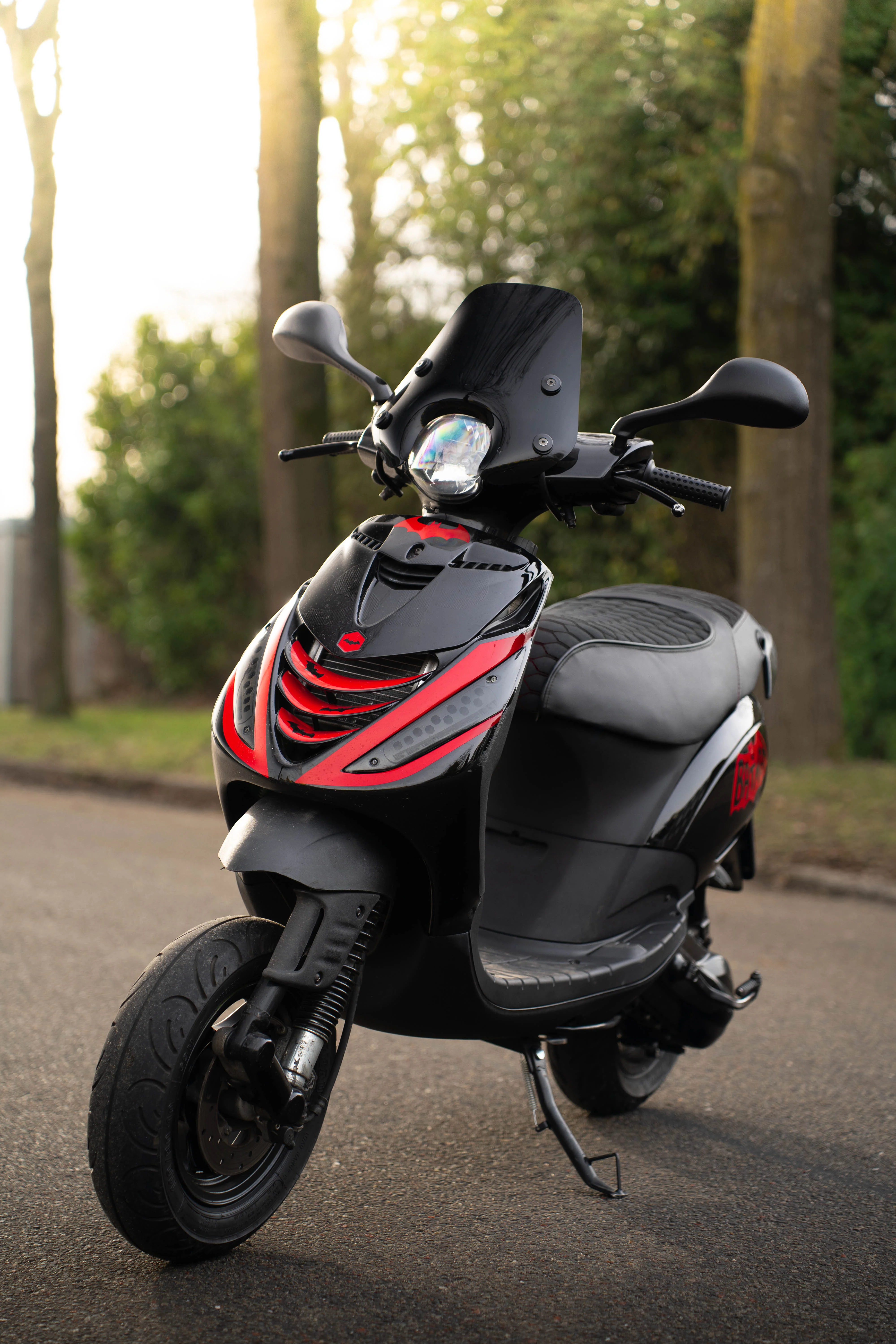 Fenom Zadelhoes Alcantara Look Zwart Piaggio Zip - Image 4