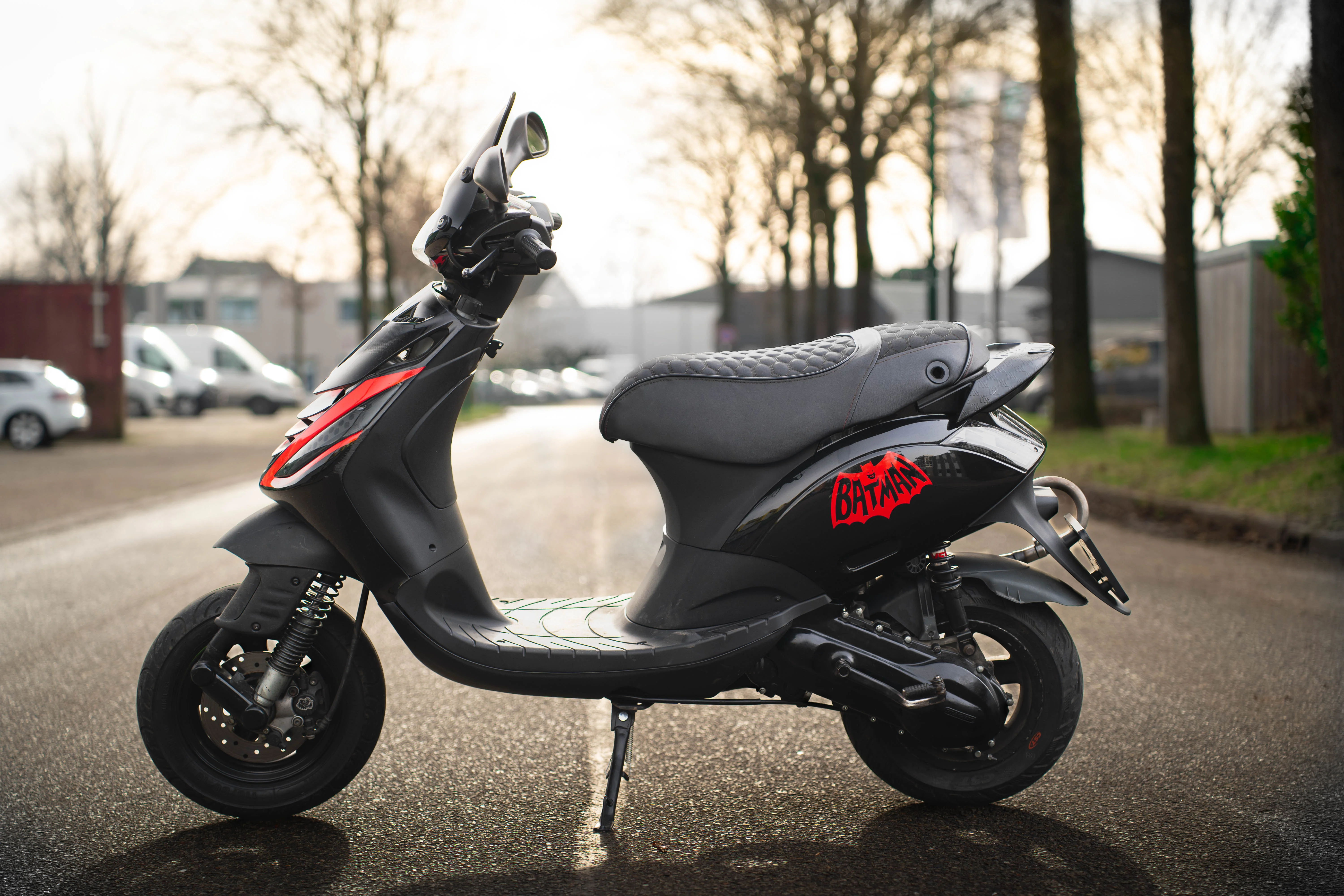 Fenom Zadelhoes Alcantara Look Zwart Piaggio Zip - Image 5