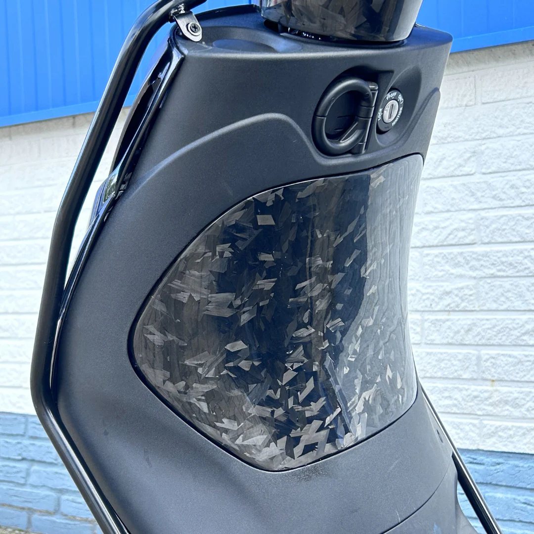 Beenschildklep Forged Carbon Piaggio Zip - Image 4