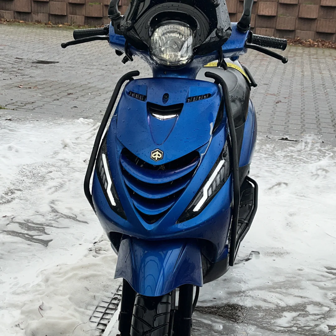 Kappenset BMW M45 Mat Blue Piaggio Zip - Image 2