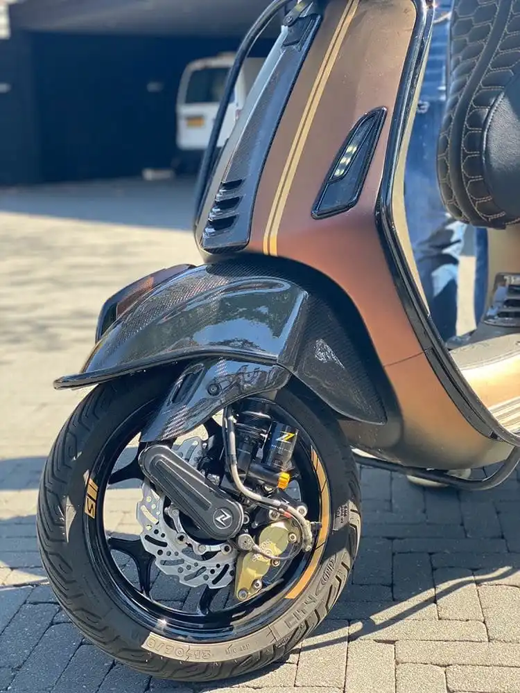 Carbon Voorspatbord Vespa Sprint / Primavera - Image 2