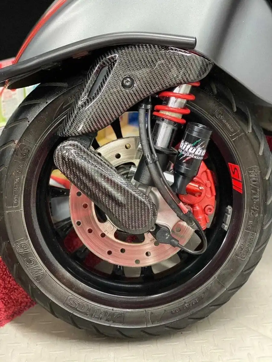 Carbon Schokbreker Kap Vespa Sprint / Primavera - Image 3
