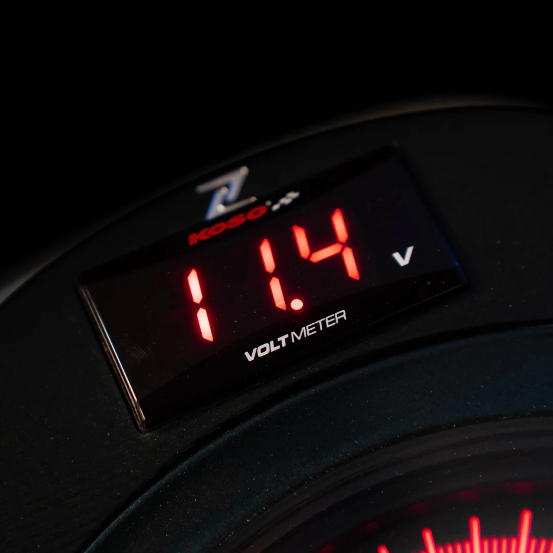 Voltmeter Koso Super Slim Style 8-18 Volt Rood - Image 2