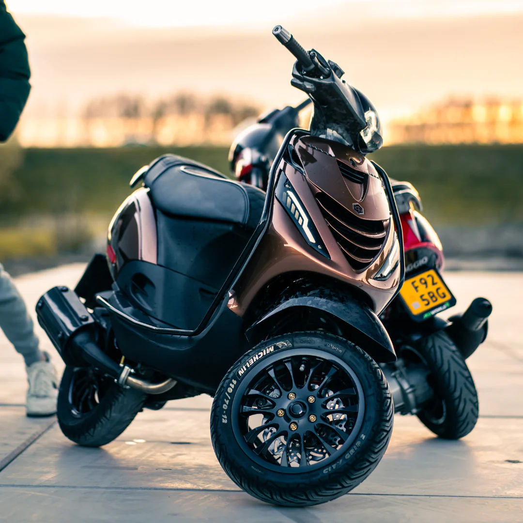 Voorvelg 12 Inch Glans Zwart Vespa Sprint / Piaggio Zip SP Origineel - Image 3